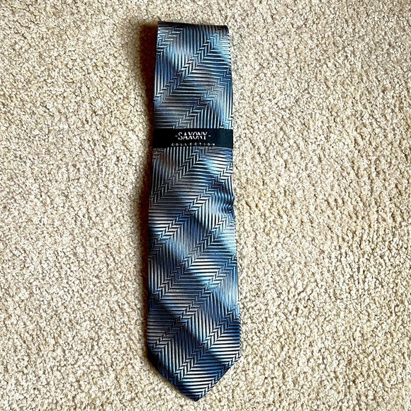 New with tag Saxony collection silk mens tie, grey/ silver texture luxury formal - Picture 3 of 6